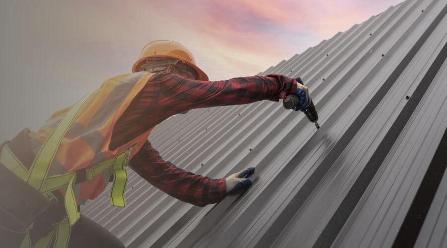 Professional gutter cleaning in Healy, KS